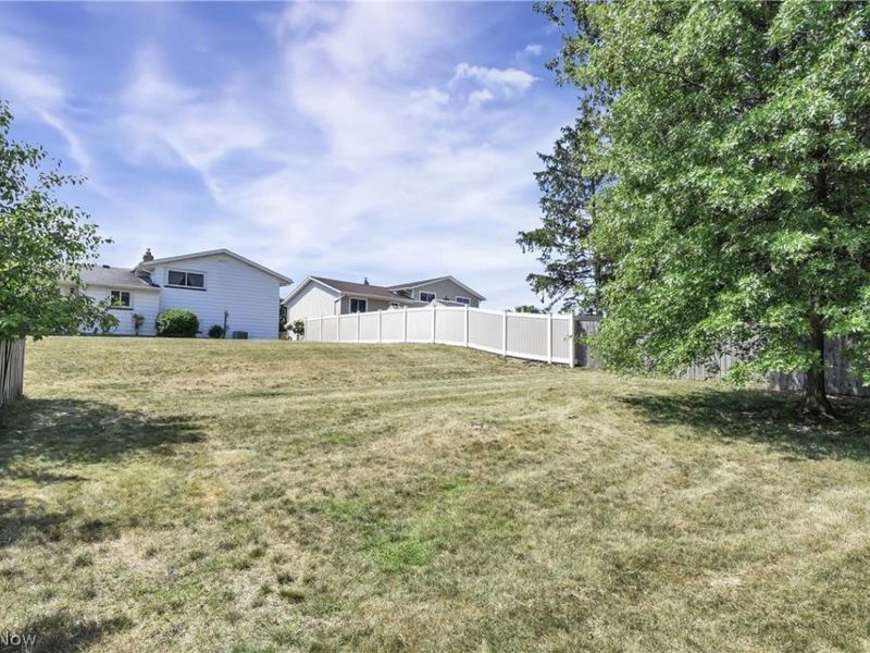 6003 Laurent Drive, Parma, OH 44129 Photo 8