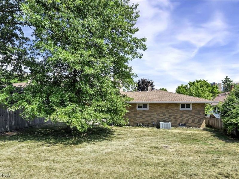 6003 Laurent Drive, Parma, OH 44129 Photo 9