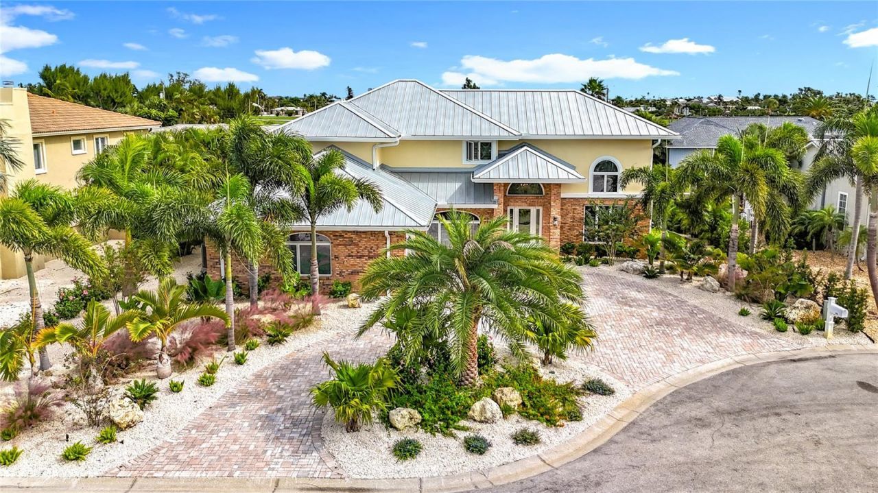 620 North Point Drive, Holmes Beach, FL 34217 Photo