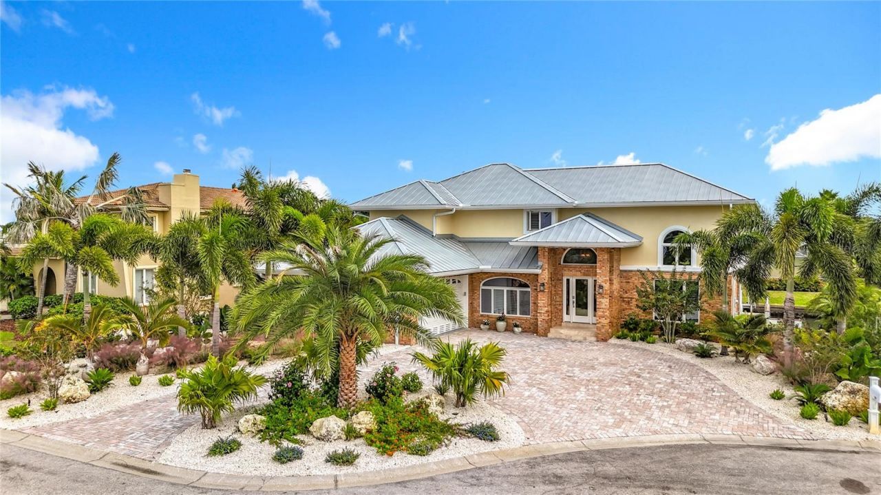 620 North Point Drive, Holmes Beach, FL 34217 Photo