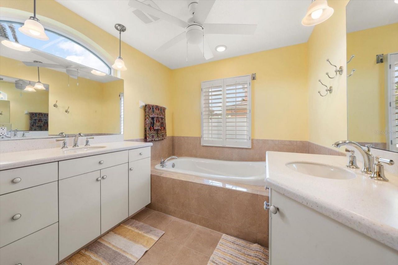 2218 Donato Drive, Belleair Beach, FL 33786 Photo