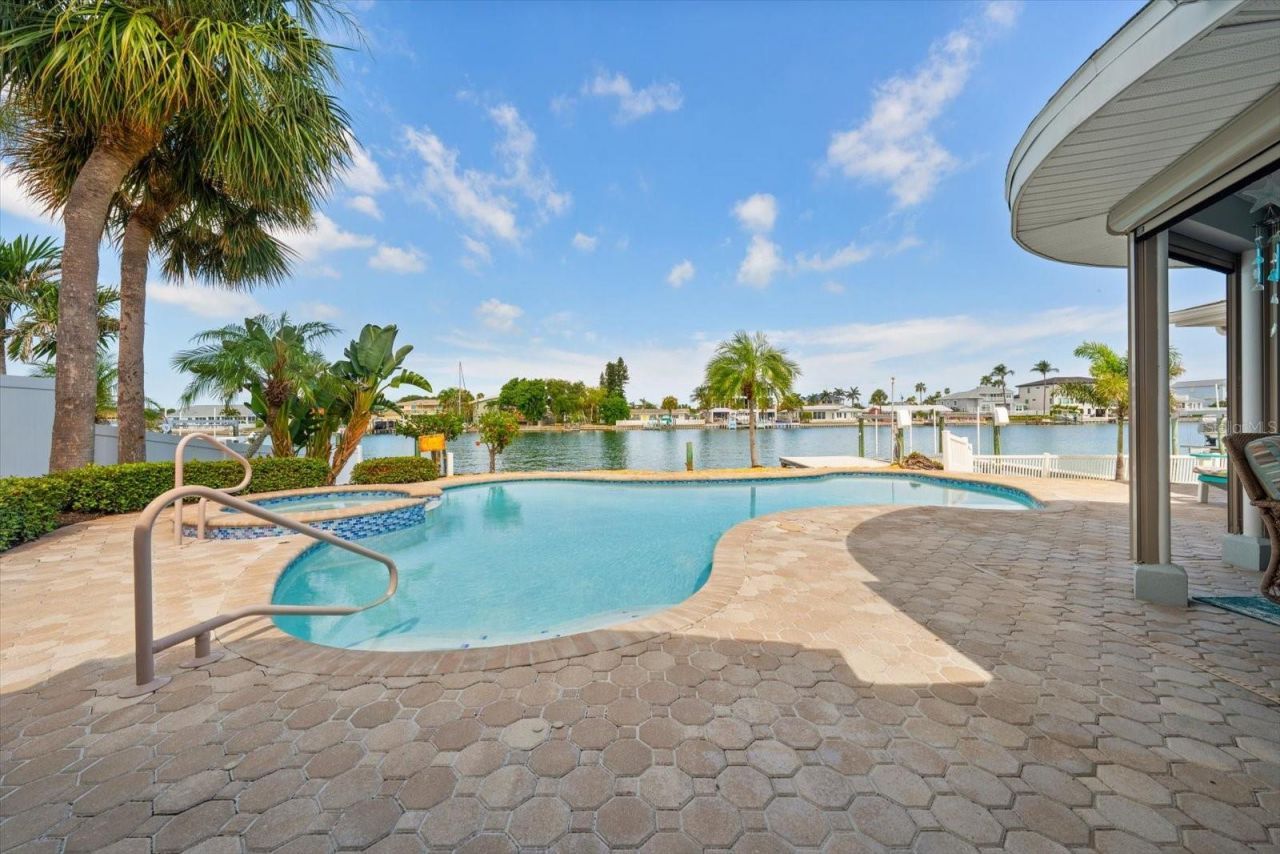 2218 Donato Drive, Belleair Beach, FL 33786 Photo