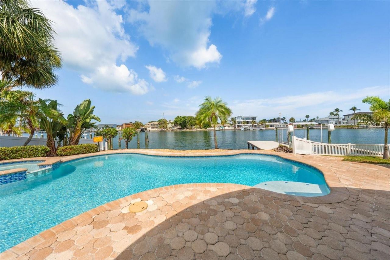 2218 Donato Drive, Belleair Beach, FL 33786 Photo