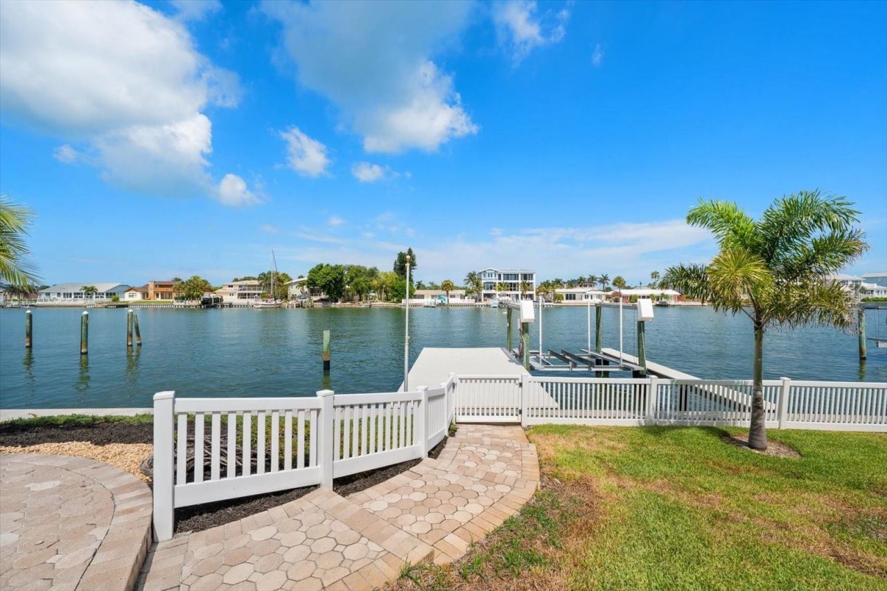 2218 Donato Drive, Belleair Beach, FL 33786 Photo