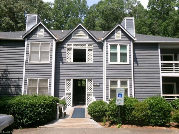 352 Meadows Circle , Winston-Salem, NC 27104