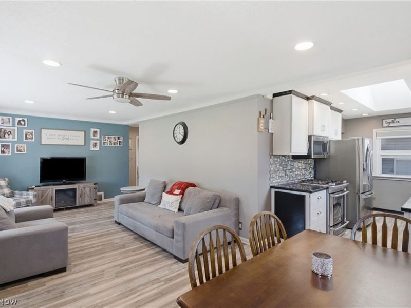 10860 Aaron Drive, Parma, OH 44130 Photo 11