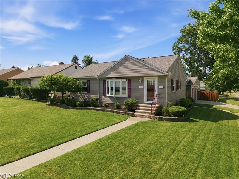 10860 Aaron Drive, Parma, OH 44130 Photo 2