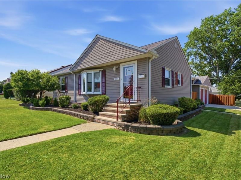 10860 Aaron Drive, Parma, OH 44130 Photo 3