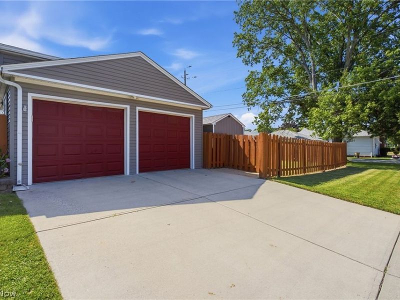 10860 Aaron Drive, Parma, OH 44130 Photo 38