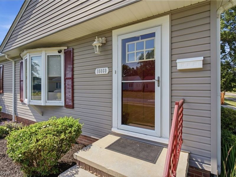 10860 Aaron Drive, Parma, OH 44130 Photo 5