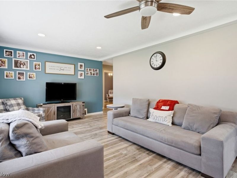 10860 Aaron Drive, Parma, OH 44130 Photo 7