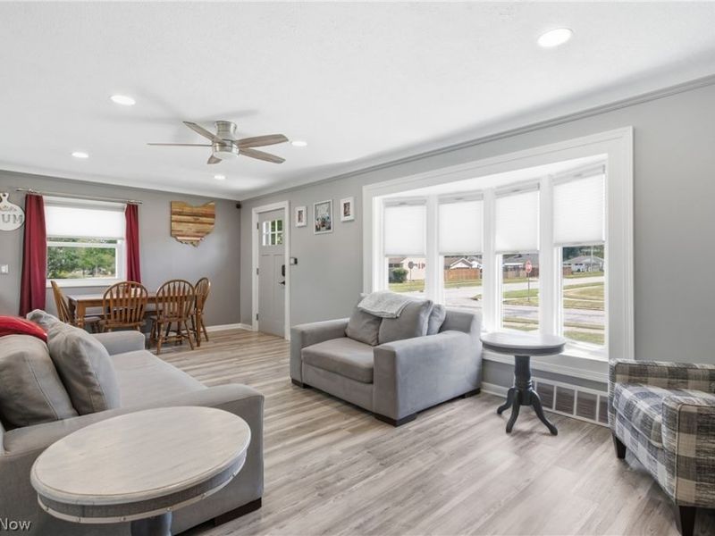 10860 Aaron Drive, Parma, OH 44130 Photo 8