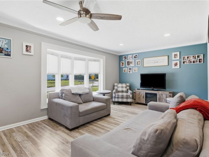 10860 Aaron Drive, Parma, OH 44130 Photo 9