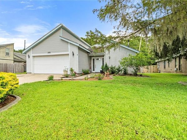 268 DUNLEITH Drive, Destrehan, LA 70047
