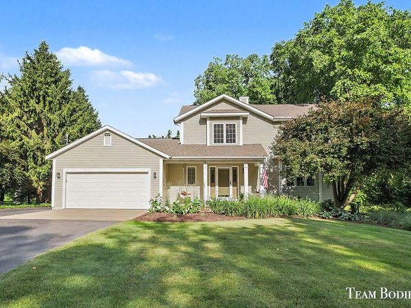 8925 Shaner Avenue NE, Rockford, MI 49341