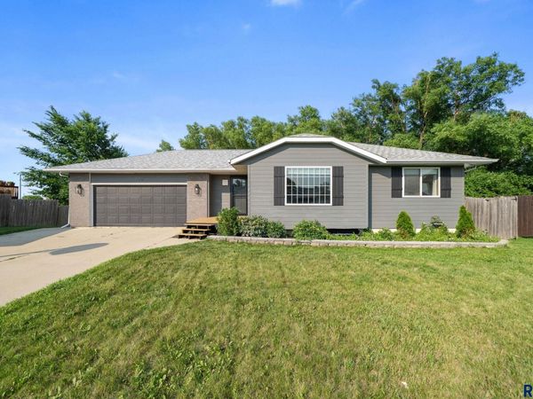 725 E Jesse Ct, Tea, SD 57064
