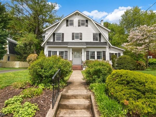 11 Pine Terrace West, Millburn, NJ 07078