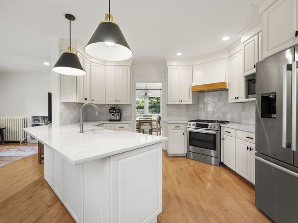 18 Benvenue Street, Wellesley, MA 02482