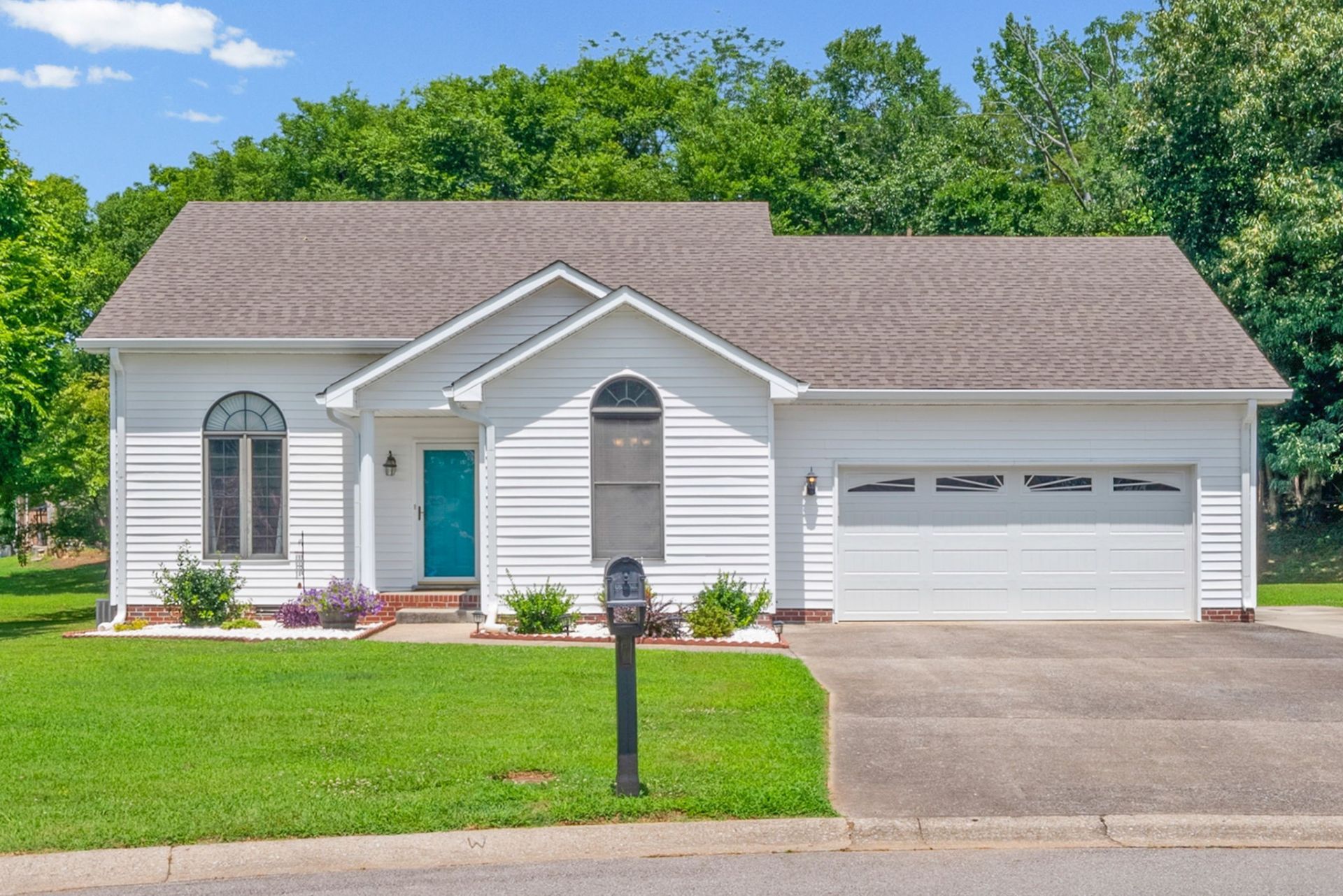 1334 N Callywood Ct, Clarksville, TN 37040 Main Photo