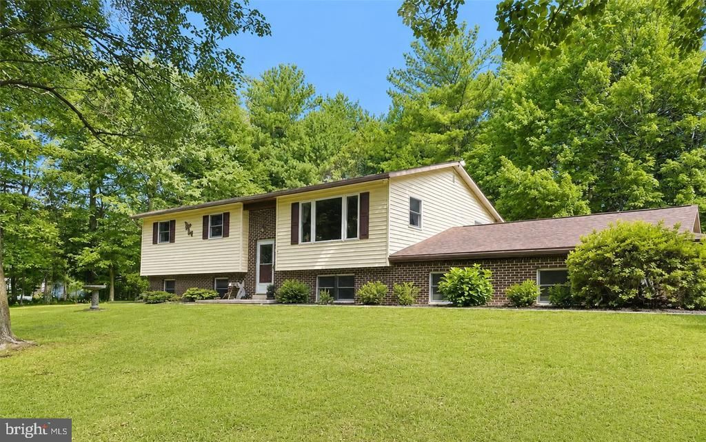 525 PINEWOOD ROAD , LEHIGHTON, PA 18235