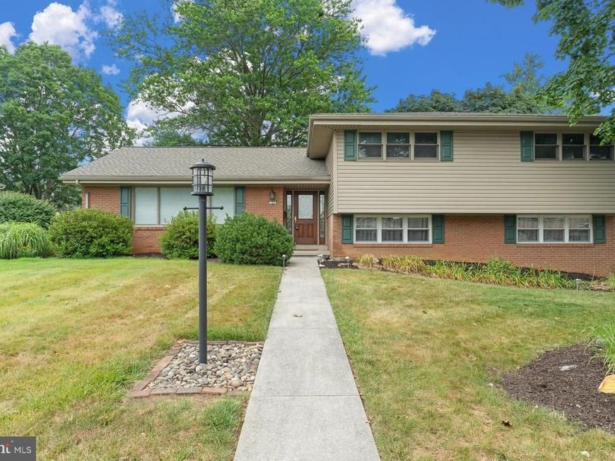 102 Lynnwood Drive, Palmyra, PA 17078 Main Photo