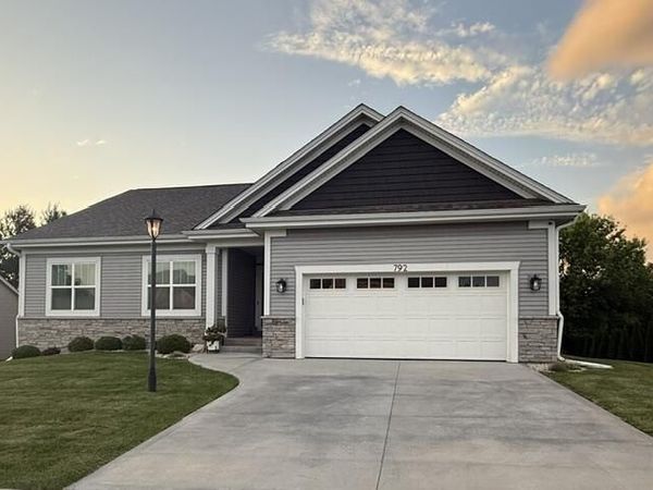 792 Willow Bend Dr, Waterford, WI 53185