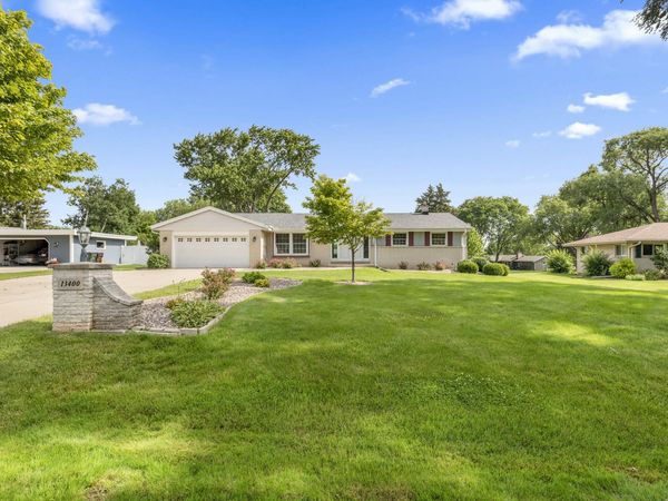 13400 W Sunny View Dr, New Berlin, WI 53151
