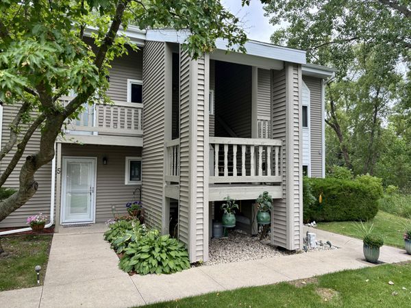 717 E Lakeview Rd, Unit 8, Hustisford, WI 53034