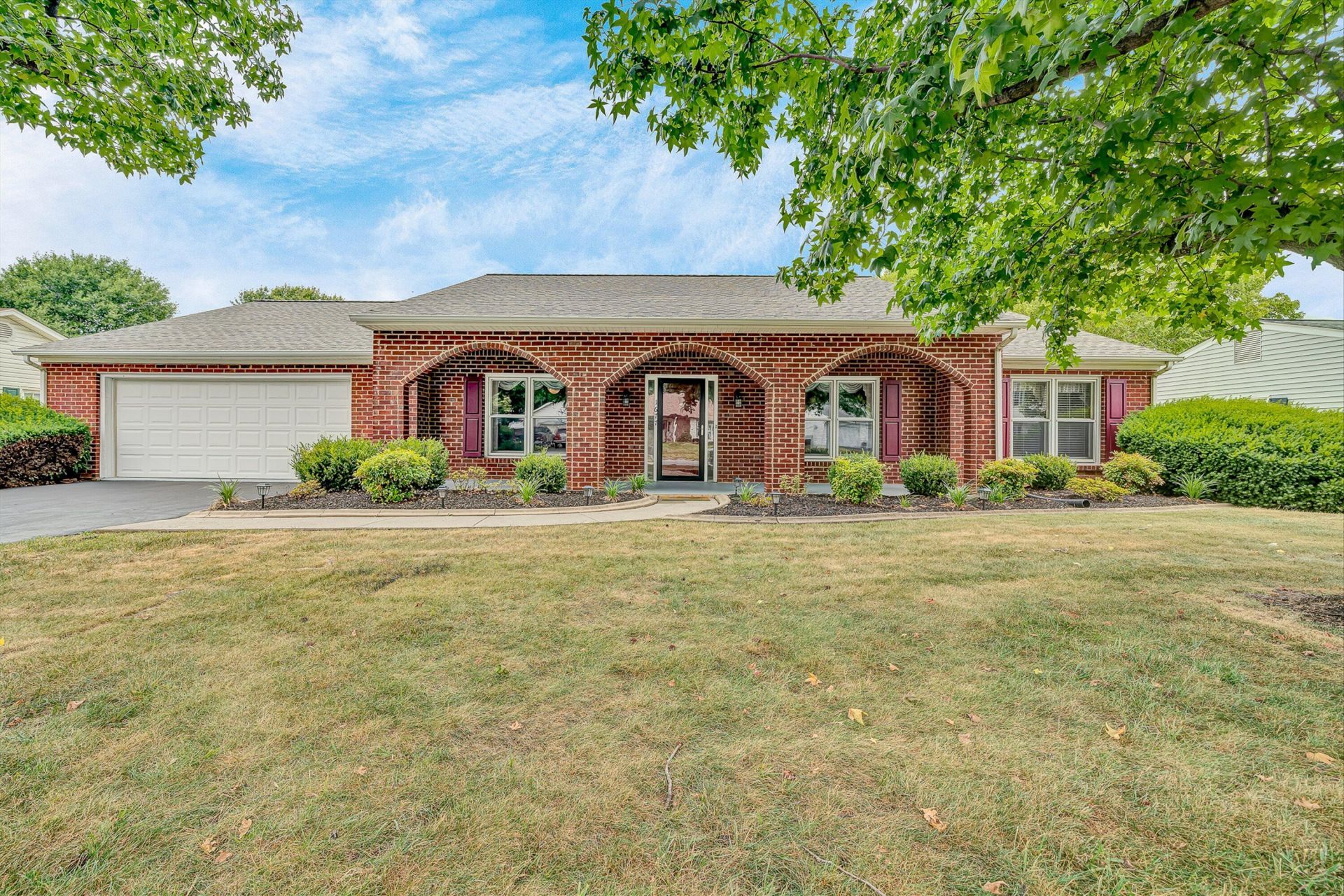 1677 Kingsmill Dr, Salem, VA 24153 Main Photo