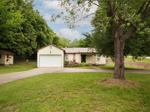 8504 Goose Creek Road , Fayetteville, AR 72704