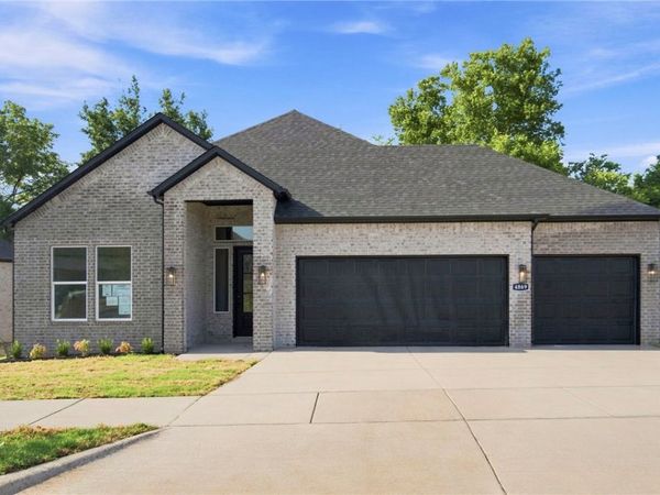 2497 N Glenmoor Drive, Fayetteville, AR 72704