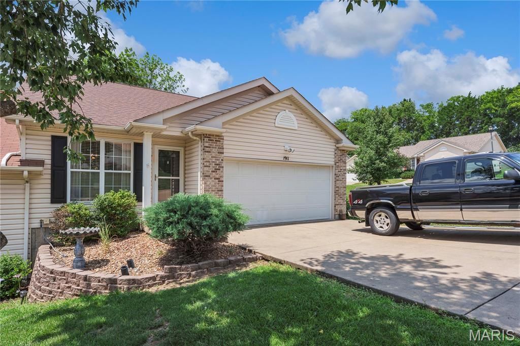 1911 Meriwether Drive, Washington, MO 63090 Main Photo