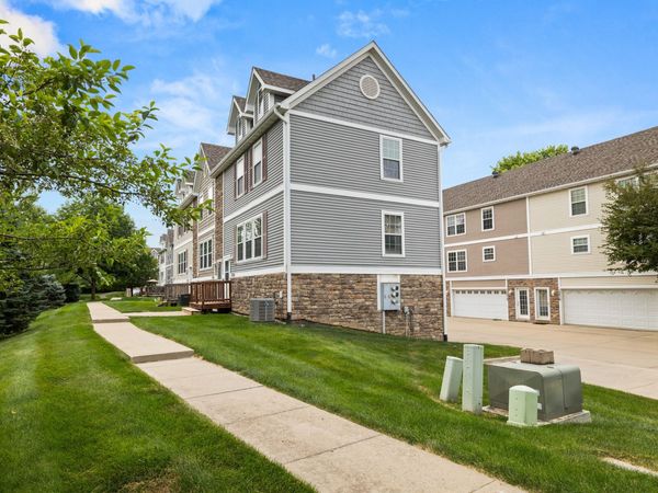 15226 Greenbelt Drive, Urbandale, IA 50323