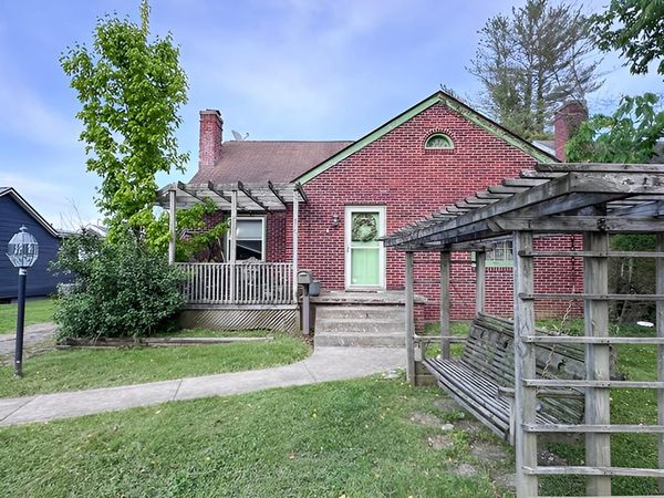 15 Westlawn Avenue, Jackson, OH 45640