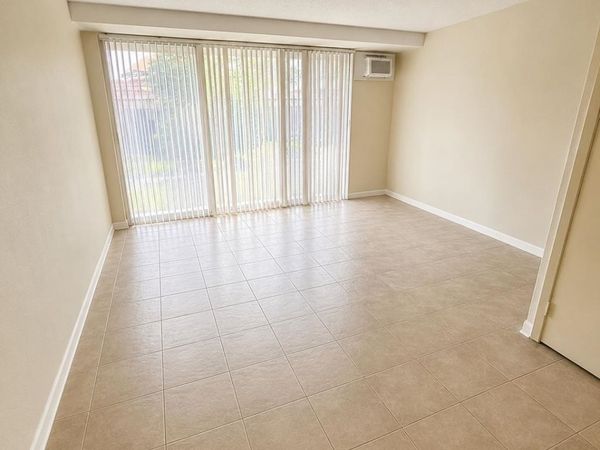 1271 POPLAR AVE, Unit 310, Memphis, TN 38104