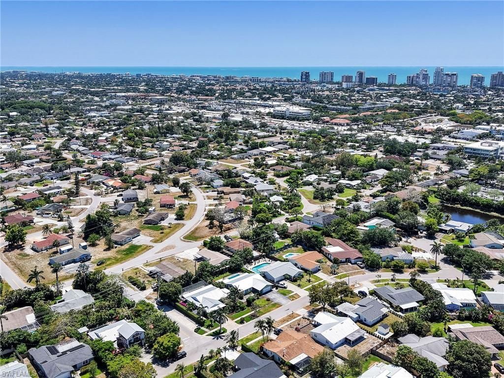 1268 Lake Shore Dr, Naples, FL 34103 Photo