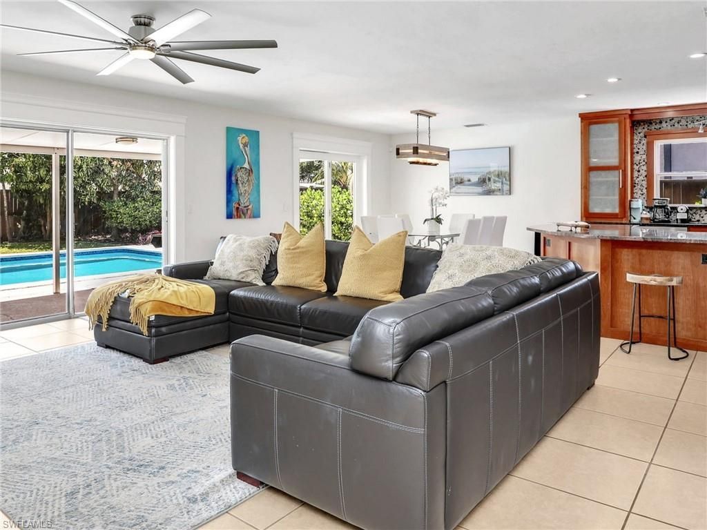 1268 Lake Shore Dr, Naples, FL 34103 Photo