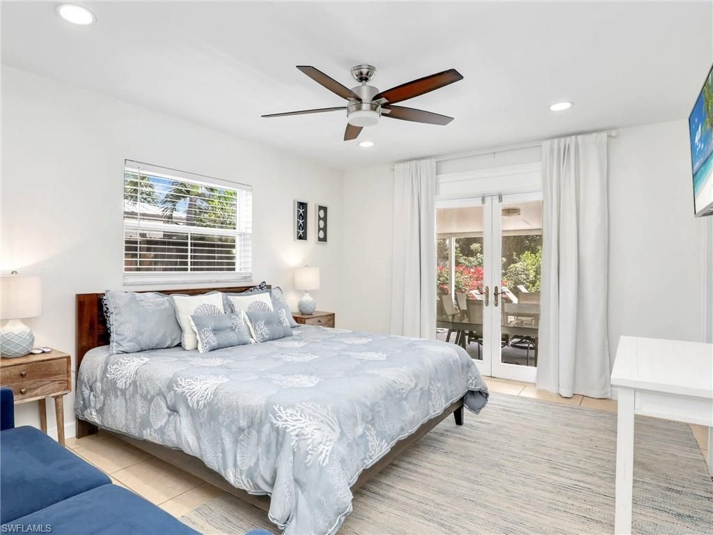 1268 Lake Shore Dr, Naples, FL 34103 Photo