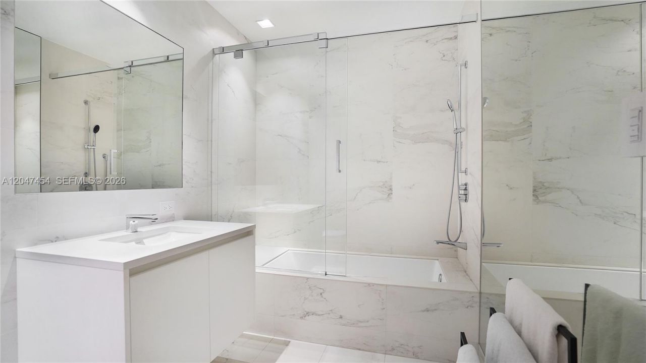 1000 Biscayne Blvd , Unit 4401, Miami, FL 33132 Photo