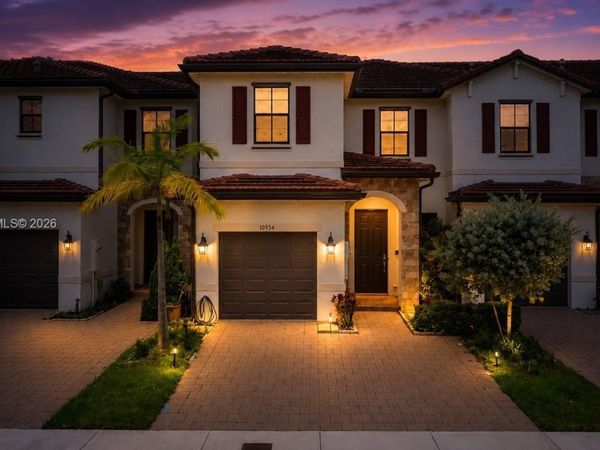 10934 W 33rd Way , Hialeah, FL 33018