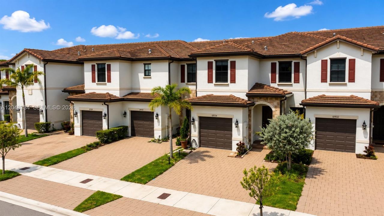 10934 W 33rd Way , Hialeah, FL 33018 Photo