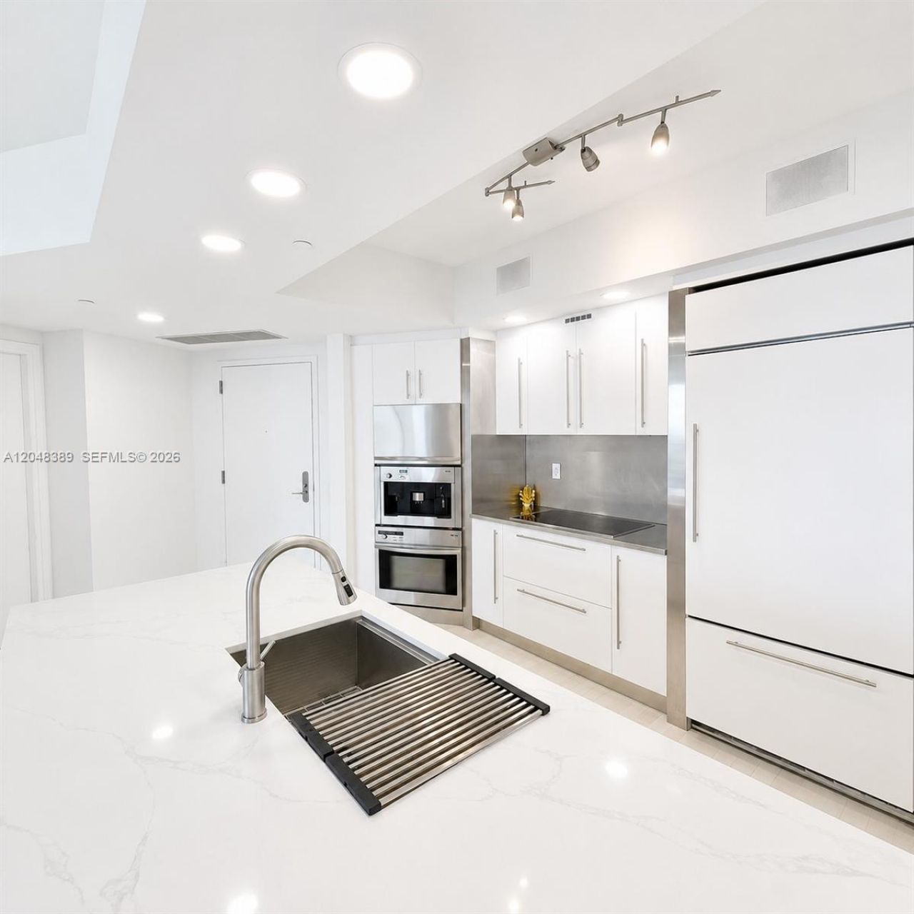450 Alton Rd, Unit 1606, Miami Beach, FL 33139 Photo
