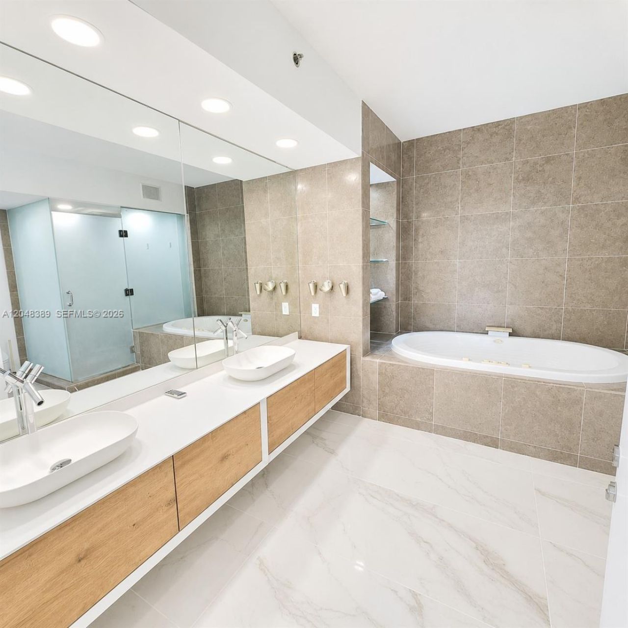 450 Alton Rd, Unit 1606, Miami Beach, FL 33139 Photo