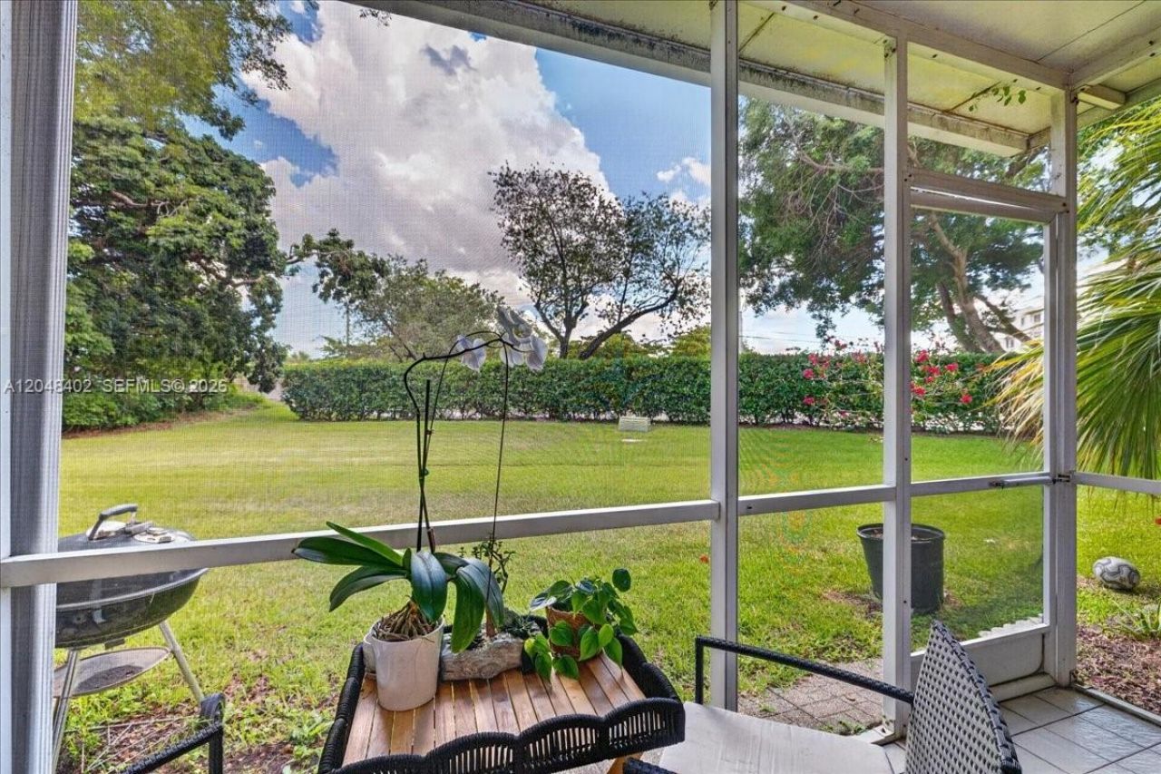 7102 Woodmont Way , Tamarac, FL 33321 Photo