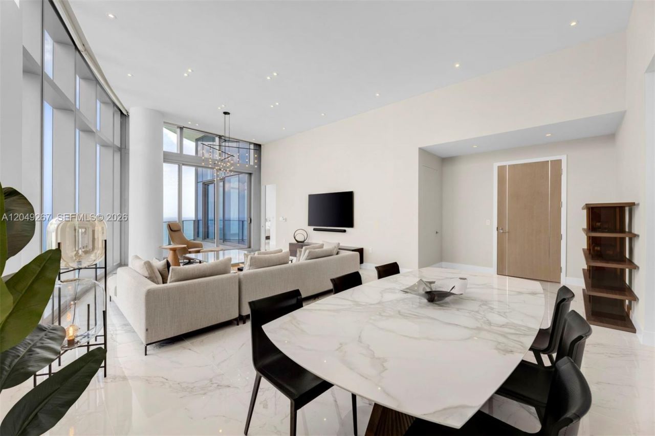15701 Collins Ave , Unit 4701, Sunny Isles Beach, FL 33160 Photo