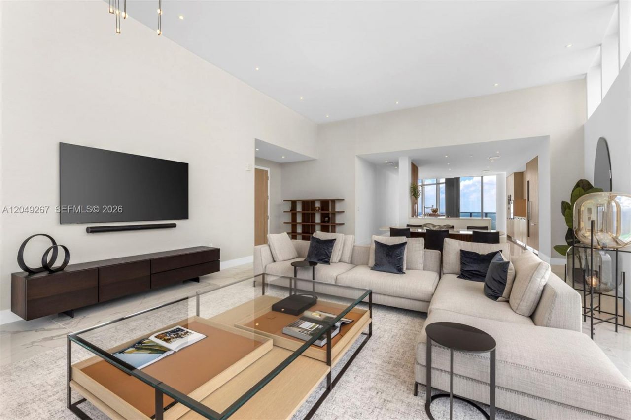 15701 Collins Ave , Unit 4701, Sunny Isles Beach, FL 33160 Photo