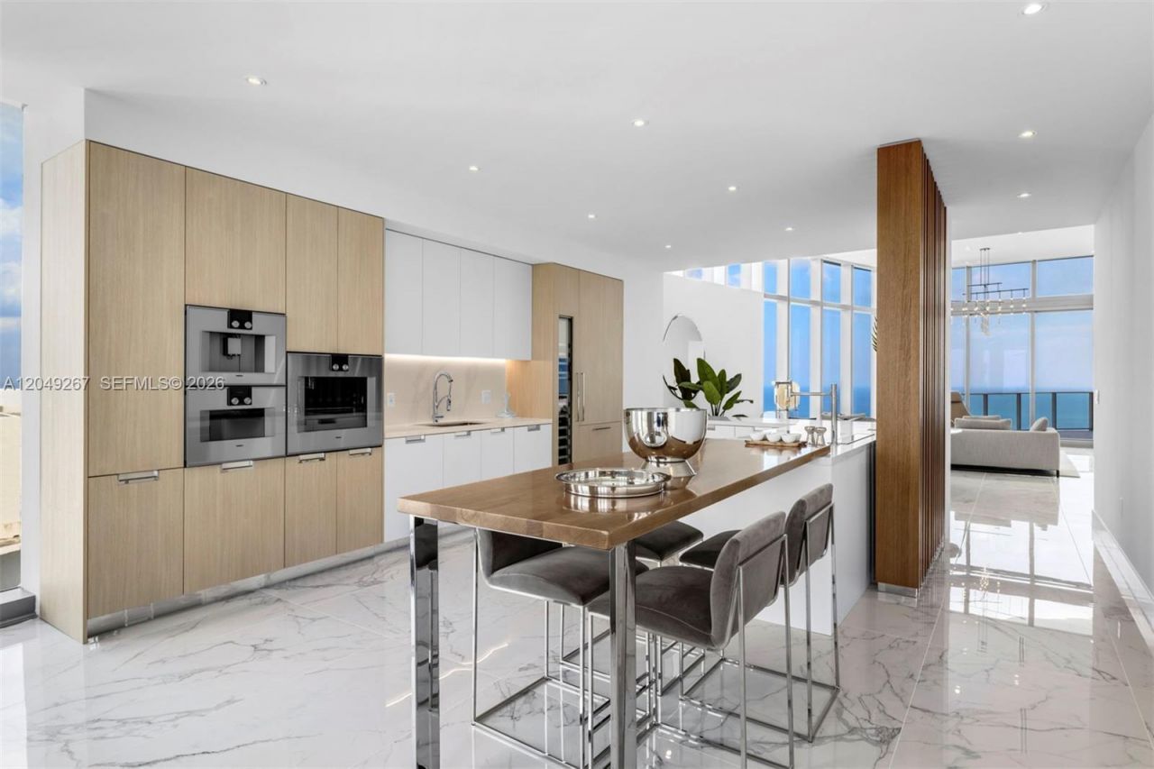 15701 Collins Ave , Unit 4701, Sunny Isles Beach, FL 33160 Photo