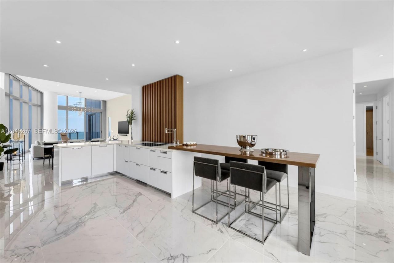 15701 Collins Ave , Unit 4701, Sunny Isles Beach, FL 33160 Photo