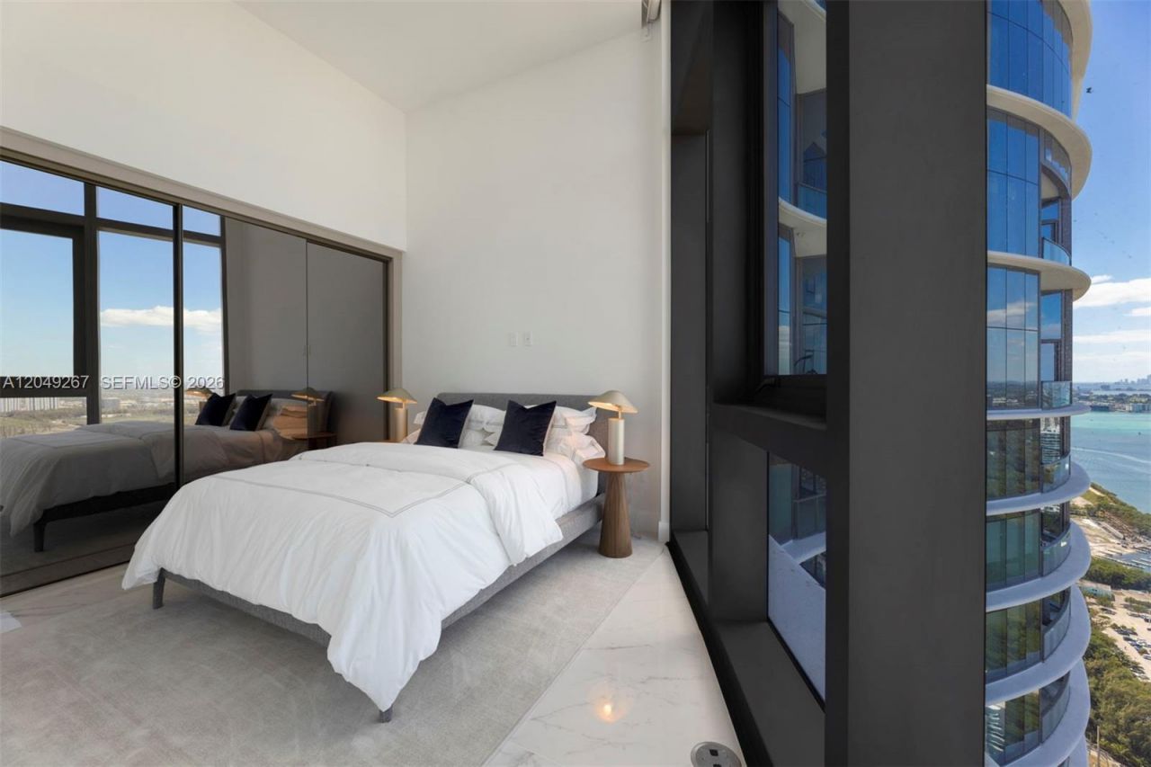 15701 Collins Ave , Unit 4701, Sunny Isles Beach, FL 33160 Photo