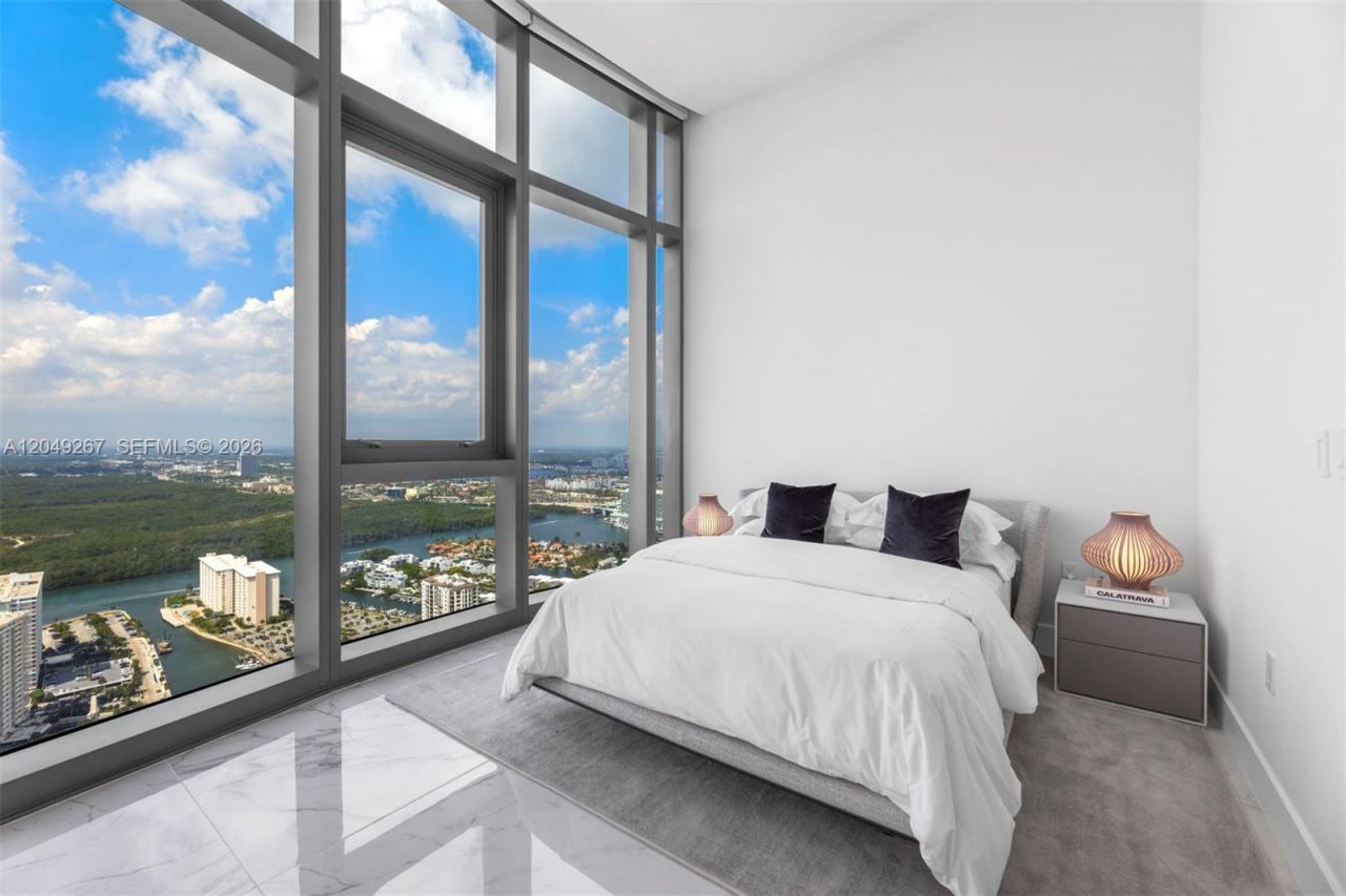 15701 Collins Ave , Unit 4701, Sunny Isles Beach, FL 33160 Photo